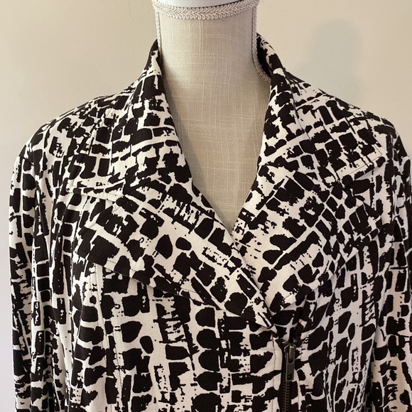 Chicos women’s rayon blend full cross zip animal print jacket black/white sz 3 - Picture 4 of 13